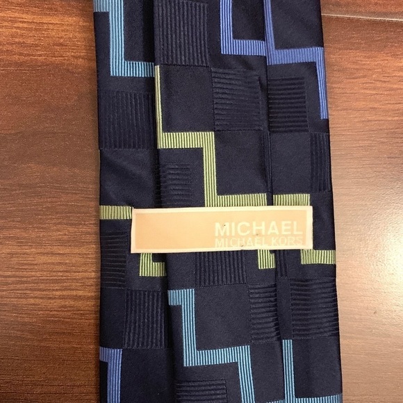 MICHAEL Michael Kors 100% Silk Blue Geometric Jacquard Necktie - Picture 4 of 10